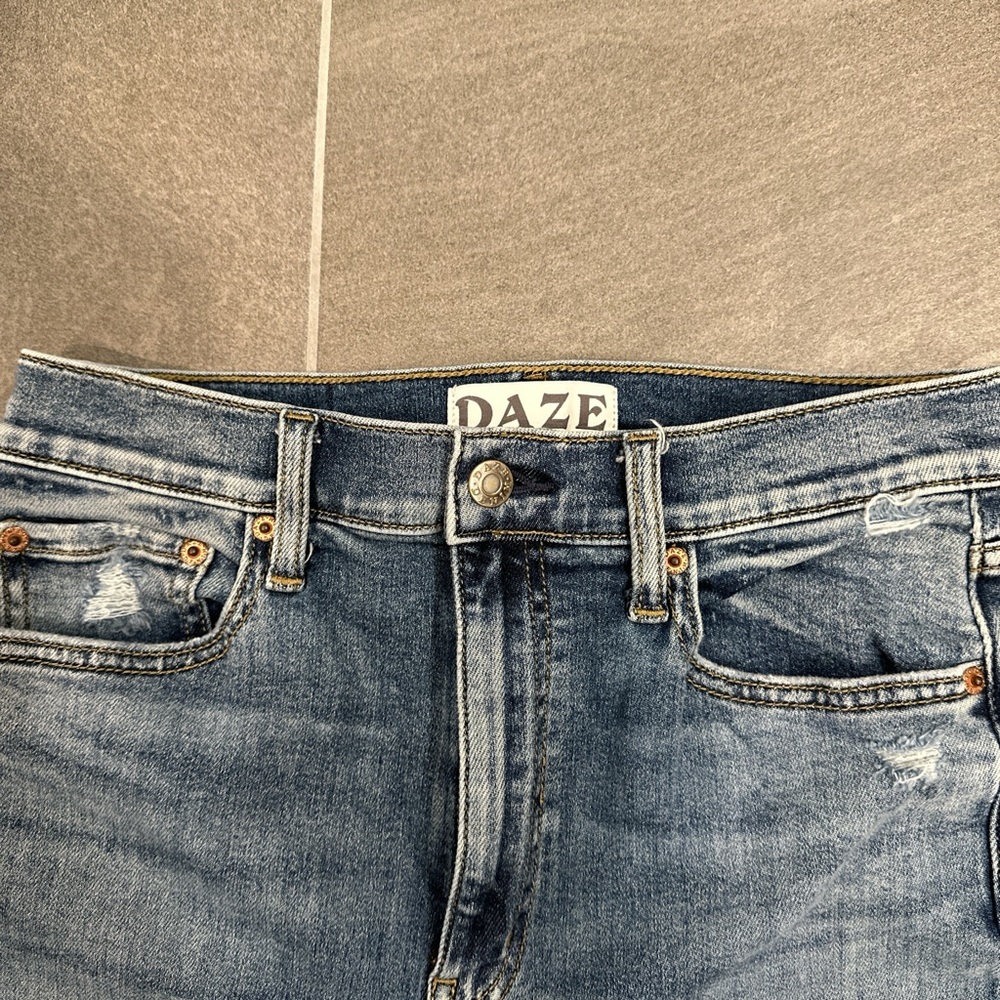 Daze jeans
Size:27
10in wide leg 
38in outer seam 
28in inner seam